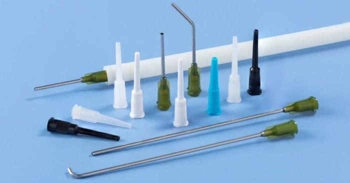 Dispensing tips for hard-to-reach areas